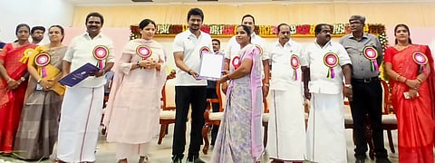 காஞ்சிபுரத்தில் அரசு நலத்திட்ட உதவிகளை வழங்கிய துணை முதல்வர் உதயநிதி. 