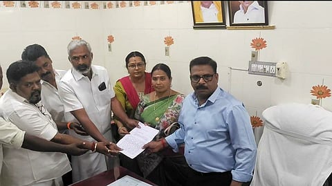 கம்பம் நகர்மன்ற தலைவர், துணைத்தலைவர் மீது நம்பிக்கை இல்லா தீர்மானம்.
