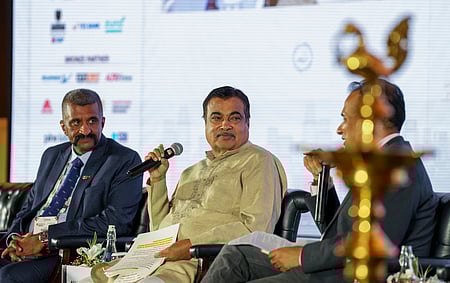 தில்லியில் புதன்கிழமை நடைபெற்ற நிகழ்ச்சியில் பேசிய மத்திய அமைச்சா் நிதின் கட்கரி.