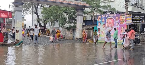 திருத்தணியில் பலத்த மழை: வாகன ஓட்டிகள் அவதி