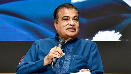 இந்தியாவில் சா்க்கரை உற்பத்தி உபரி: அமைச்சா் நிதின் கட்கரி