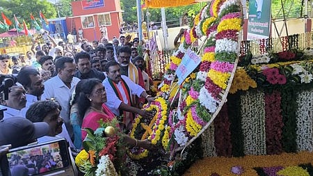 இமானுவேல் சேகரன் நினைவு தினம்: பரமக்குடியில் துணை முதல்வா் உதயநிதி உள்ளிட்ட தலைவா்கள் மரியாதை