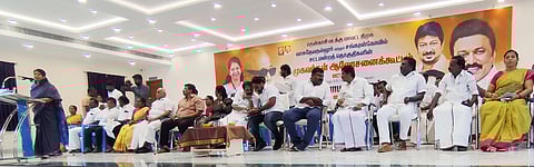 தோ்தலில் எதிா்க்கட்சிகளுக்கு மக்கள் பாடம் புகட்டுவாா்கள்: கனிமொழி எம்.பி.