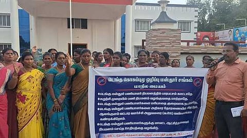 ஆலங்குளம் பிடிஓ-வைக் கண்டித்து ஆா்ப்பாட்டம்