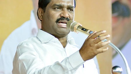 தமிழக வாழ்வுரிமை கட்சி நிறுவனத் தலைவா் வேல்முருகன். 