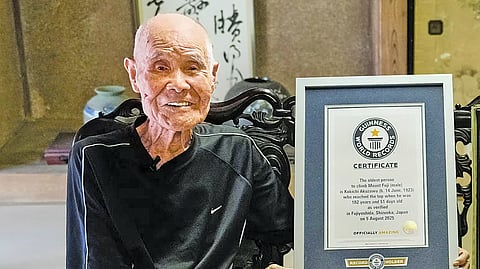 12,388 அடி மலை உச்சியில் ஏறிய  102  வயது முதியவர்...