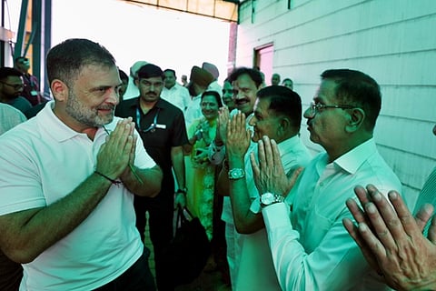 Rahul Gandhi visits flood-hit 
areas in Amritsar