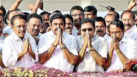 எடப்பாடி பழனிசாமி - டிடிவி தினகரன் - செங்கோட்டையன்.