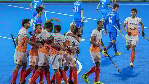 இந்திய ஹாக்கி அணியினர். 