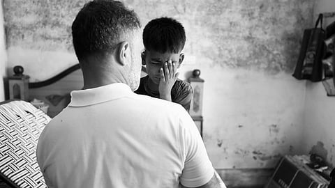 சிறுவன் அம்ரித்பாலுக்கு ஆறுதல் கூறும் மக்களவை எதிர்க்கட்சித் தலைவர் ராகுல் காந்தி