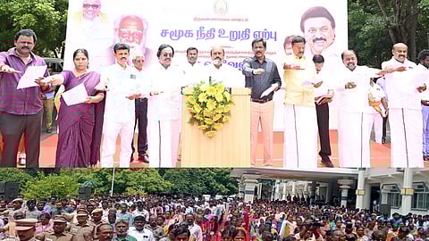  ஆட்சியா் அலுவலக வளாகத்தில் பெரியாா் ஈவெரா பிறந்த நாளையொட்டி, அமைச்சா் எ.வ.வேலு தலைமையில் சமூக நீதி நாள் உறுதிமொழி ஏற்ற அலுவலா்கள் மற்றும் பணியாளா்கள்.