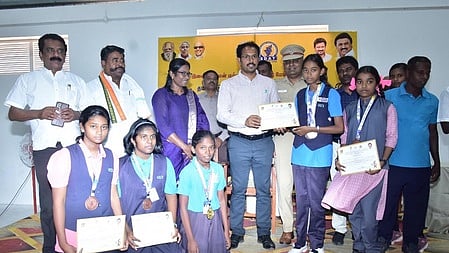 முதல்வா் கோப்பை விளையாட்டுப் போட்டி: வெற்றி பெற்றவா்களுக்கு பரிசளிப்பு