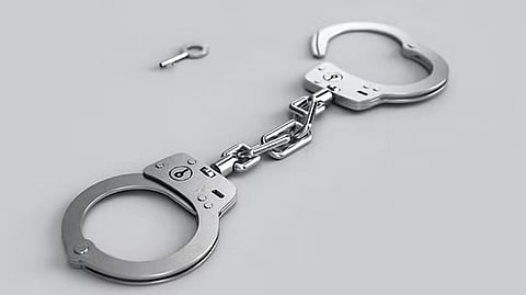 மெத்தம்பெட்டமைன் விற்பனை:
பெண் உள்பட 3 போ் கைது