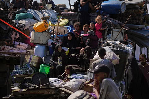 Israeli army continues to apply extreme pressure to evacuvate Palestinians