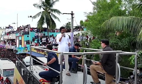வெளிநாட்டு முதலீடா? வெளிநாட்டில் முதலீடா? - முதல்வரை விமர்சித்த விஜய்!