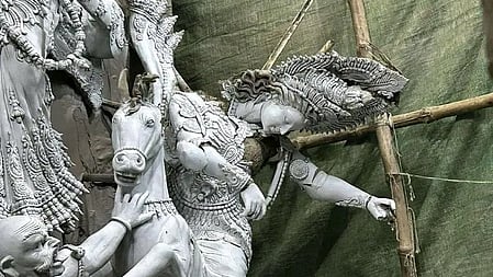 உடைக்கப்பட்ட சிலை