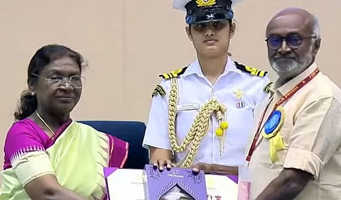 திரைத்துறையின் ஒவ்வொரு பிரிவிலும் சிறந்து விளங்கும் கலைஞர்களை ஆண்டுதோறும் தேர்வு செய்து, தேசிய விருதுகளை வழங்கி கெளரவித்து வருகிறது மத்திய அரசு. அந்த வகையில் ஹரிஷ் கல்யாண், எம்.எஸ். பாஸ்கர் நடிப்பில் வெளிவந்த 'பார்க்கிங்' திரைப்படம், சிறந்த திரைக்கதை, சிறந்த தமிழ் திரைப்படம், சிறந்த துணை நடிகர் என மூன்று பிரிவுகளில் விருதை தன் வசப்படுத்தியது.