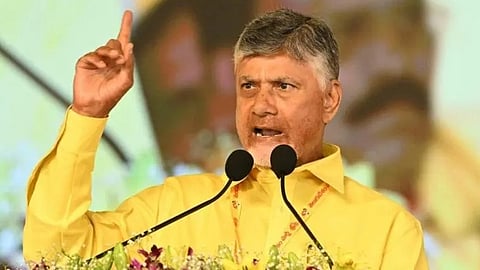 ஆந்திர முதல்வா் சந்திரபாபு நாயுடு 