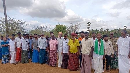 கால்வாய் ஆக்கிரமிக்கப்பட்ட இடத்தில் திரண்ட விவசாயிகள்