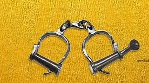 500 கிலோ குட்கா பறிமுதல்:  இருவா் கைது