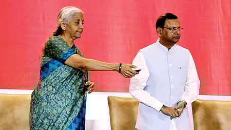 தில்லியில் ஜிஎஸ்டி மேல்முறையீட்டுத் தீா்ப்பாயத்தை தொடக்கி வைத்த  மத்திய நிதியமைச்சா் நிா்மலா சீதாராமன்.
