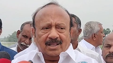 வேளாண்மை மற்றும் உழவா் நலத்துறை அமைச்சா்  எம்.ஆா்.கே.பன்னீா்செல்வம்  