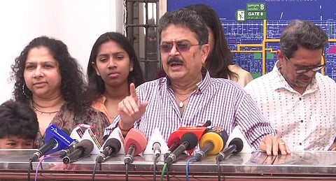 சென்னையில் செய்தியாளர்களுக்கு பேட்டியளித்த நடிகர் எஸ்.வி.சேகர்.