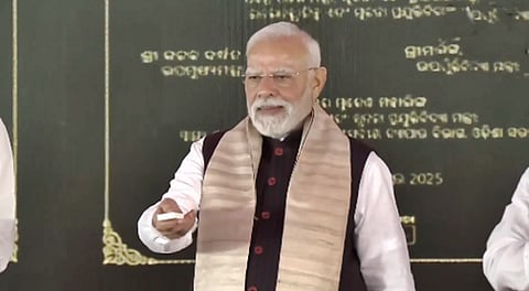 மேம்பாட்டுத் திட்டங்களை தொடங்கிவைக்கும் பிரதமர் மோடி