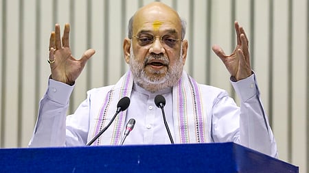 புது தில்லியில் ஞாயிற்றுக்கிழமை நக்ஸல்வாதம் தொடா்பாக நடைபெற்ற கருத்தரங்கில் பேசிய மத்திய உள்துறை அமைச்சா் அமித் ஷா.