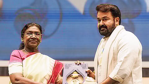 நடிகர் மோகன் லாலுக்கு குடியரசுத் தலைவர் திரௌபதி முர்மு தாதா சாகேப் பால்கே விருதை வழங்கினார்