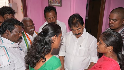 கரூரில் பலியானோரின் குடும்பத்தினரை சந்தித்து கே.சி.வேணுகோபால் ஆறுதல்