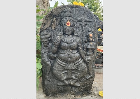 தந்திராயன் குப்பம் கிராமத்தில் கண்டெடுக்கப்பட்ட மூத்த தேவி சிற்பம்