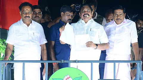 பிரசாரத்தில் எடப்பாடி பழனிசாமி.
