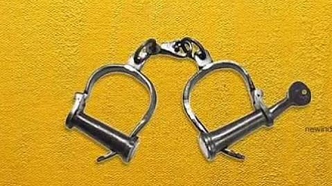 தில்லி விமான நிலைய சரக்குப் பகுதியில் ஐஃபோன்கள் திருட்டு: லாரி ஓட்டுநா் கைது