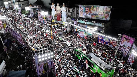 தருமபுரி அரூர் தொகுதியில் மக்கள் வெள்ளத்தில் பேசும் அதிமுக பொதுச்செயலாளர் எடப்பாடி கே.பழனிசாமி
