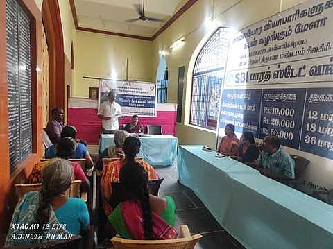 சிவகிரியில் வியாபாரிகளுக்கு கடனுதவி வழங்கும் முகாம்