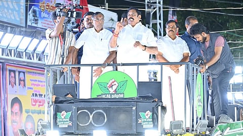 தருமபுரி மாவட்ட  சுற்றுப்பயணத்தில் பேசும் அதிமுக பொதுச்செயலாளர் எடப்பாடி கே.பழனிசாமி