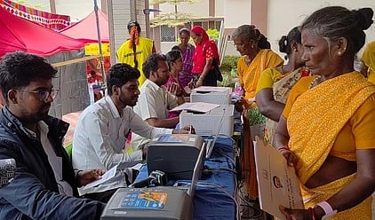 நத்தம்  கிராமத்தில் நடைபெற்ற ‘நலம்  காக்கும்  ஸ்டாலின்’  மருத்துவ  முகாம்.