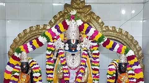 அலங்காரத்தில் பக்தர்களுக்கு அருள்பாலித்த சீதேவி, பூதேவி சமேத வாழப்பாடி அக்ரஹாரம் சென்றாயப் பெருமாள் சுவாமி.