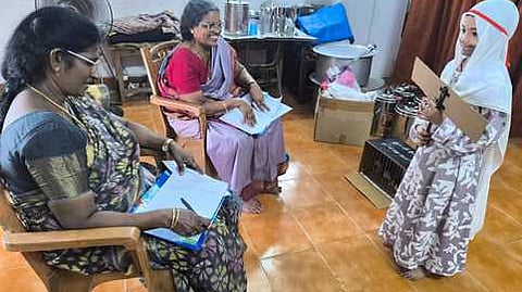 ஸ்ரீவில்லிபுத்தூா் சிஎஸ்ஐ ஆலயத்தில் அறுப்பின் ஸ்தோத்திரப் பண்டிகையை முன்னிட்டு மாணவா்களுக்கு நடத்தப்பட்ட போட்டிகள்.