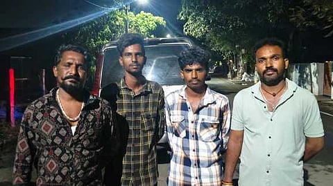 கொள்ளையடிக்க சதித் திட்டம்: நான்கு போ் கைது