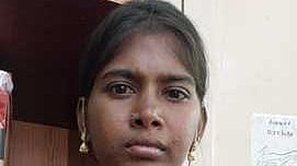 பட்டாசுக் கடை வியாபாரியிடம் நகை திருடிய பெண்கள் கைது