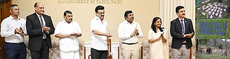 ஆனைமலை புலிகள் காப்பகத்தில் உள்ள கோழிக்கமுத்தி முகாமில் 47 பணியாளா் குடியிருப்புகள் கொண்ட யானைப் பாகன்களுக்கான கிராமத்தை  சென்னை தலைமைச் செயலகத்திலிருந்து காணொலி மூலம்  திறந்து வைத்த முதல்வா் மு.க.ஸ்டாலின். உடன், துறை அமைச்சா் ஆ.எஸ்.ராஜகண்ணப்பன், தலை