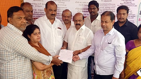 மனுதாரருக்கு உடனடி தீா்வு ஆணையை வழங்கிய எம்எல்ஏ அ.செ. வில்வநாதன்.