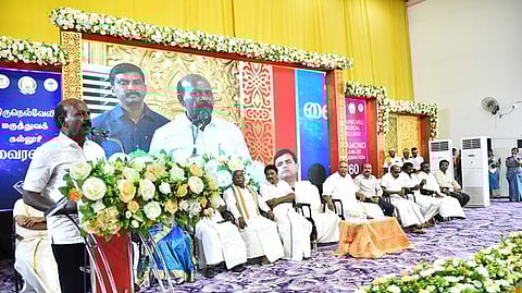  திருநெல்வேலி அரசு மருத்துவக்கல்லூரி வைர விழாவில் பேசுகிறாா் அமைச்சா் மா.சுப்பிரமணியன். 