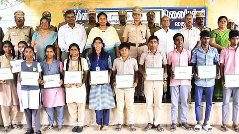 வன உயிரின வார விழா 
போட்டிகளில் வென்றவா்களுக்கு பரிசு