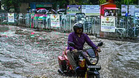 வட, தென் தமிழகத்தில் அடுத்த  6 நாள்களுக்கு பலத்த மழைக்கு வாய்ப்பு