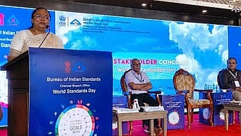 மாநாட்டில் பேசிய வேலூா் ஆட்சியா் வி.ஆா்.சுப்புலட்சுமி.