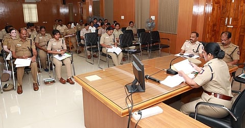 கூட்டத்தில் பேசிய திருப்பத்தூா் எஸ்.பி. வி. சியாமளா தேவி.