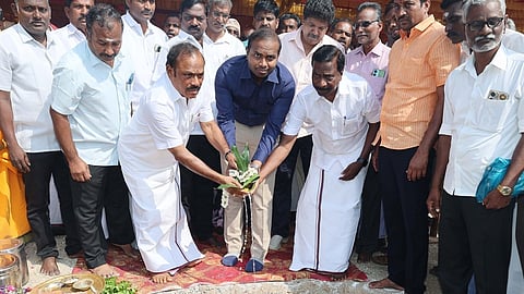 கெடிலம் ஆற்றில் ரூ.37 கோடியில் தடுப்பணை அமைக்கும் பணி: அமைச்சா் சி.வெ.கணேசன் தொடங்கிவைத்தாா்